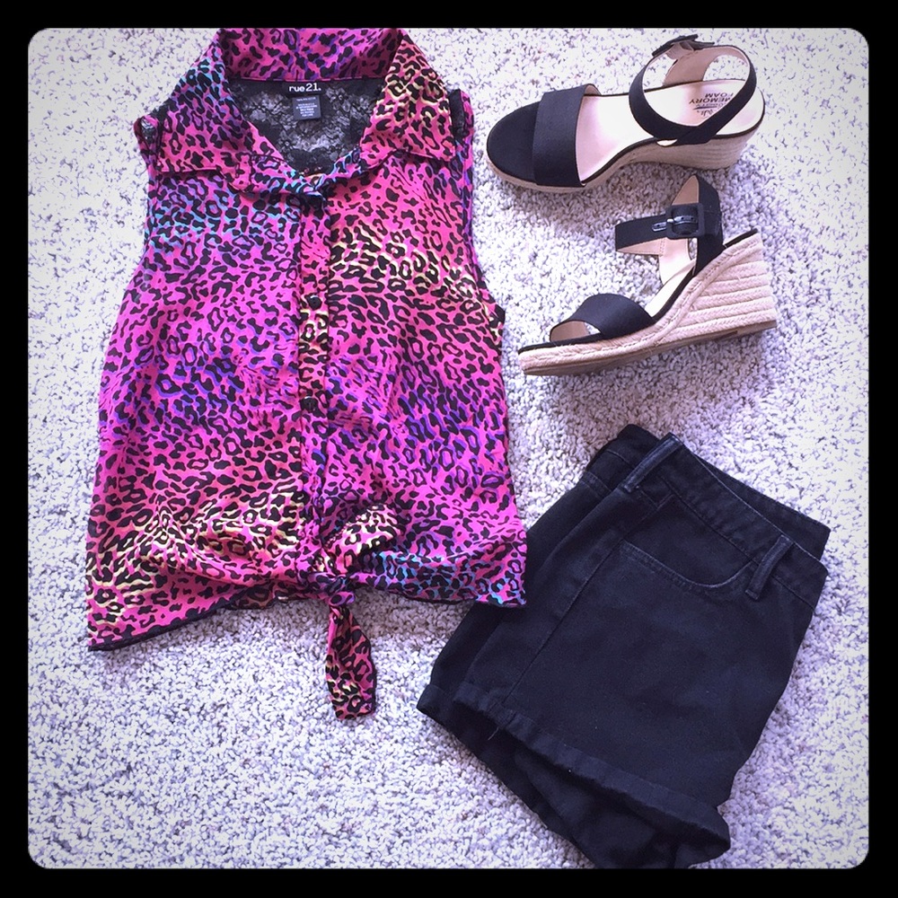 Leopard print sleeveless top